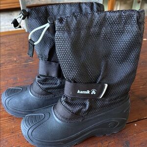 Kamik kids snow boots - Size 3